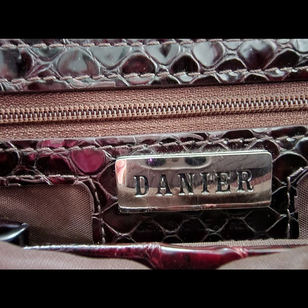 Danier leather hand bag. - Picture 2 of 2